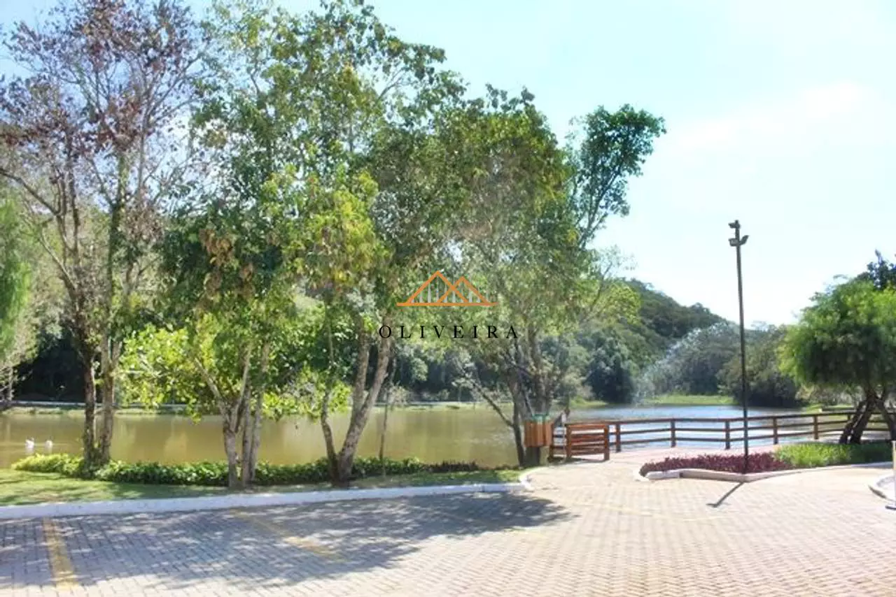 Passeio à margem do lago