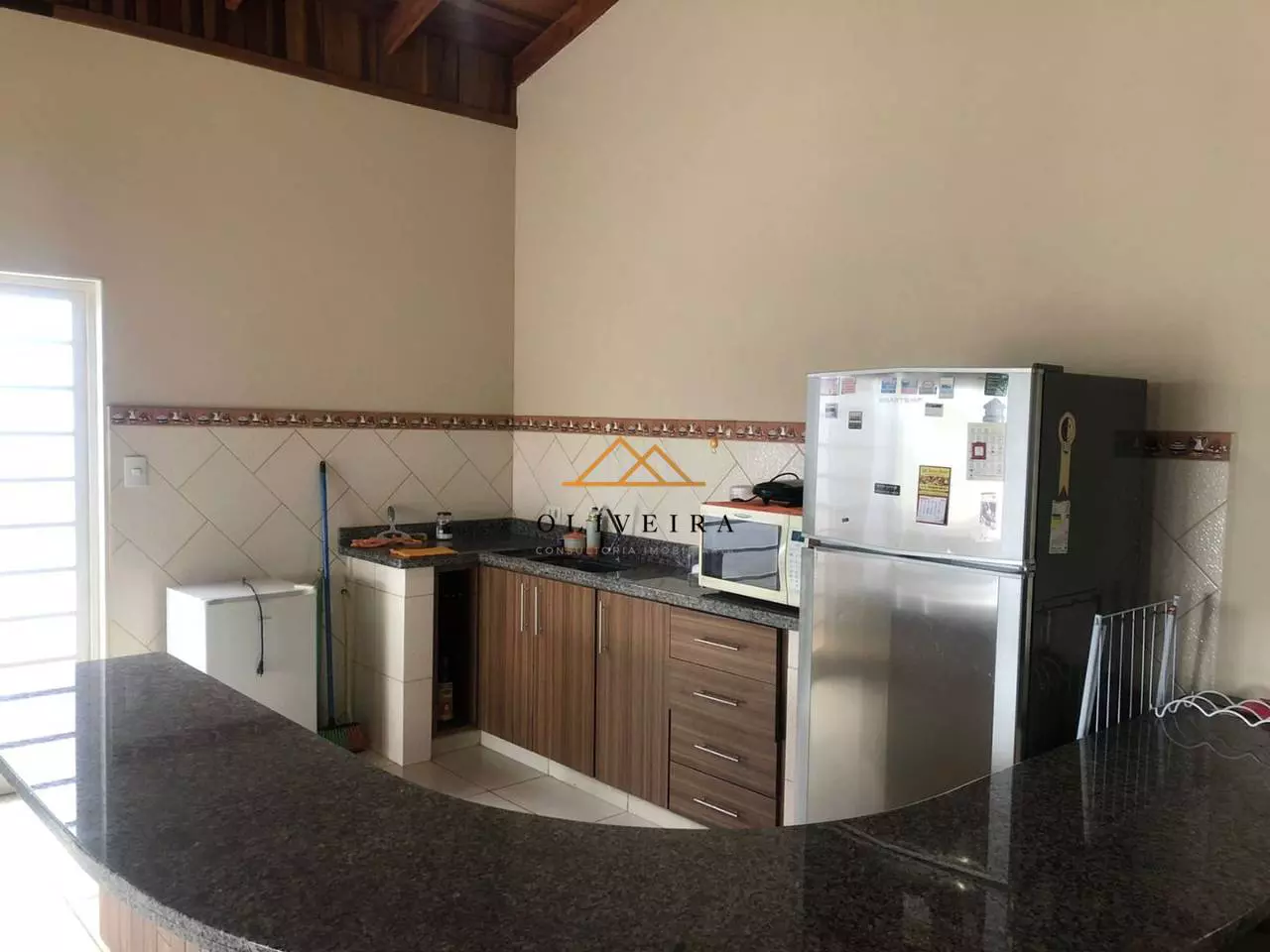 Cozinha com bancada em granito