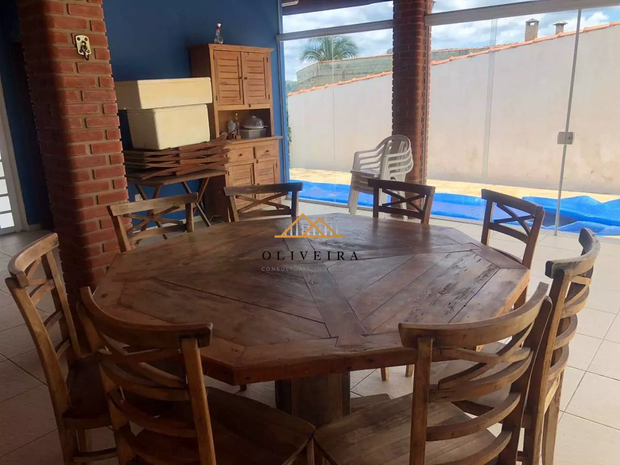 Mesa de jantar em madeira maciça